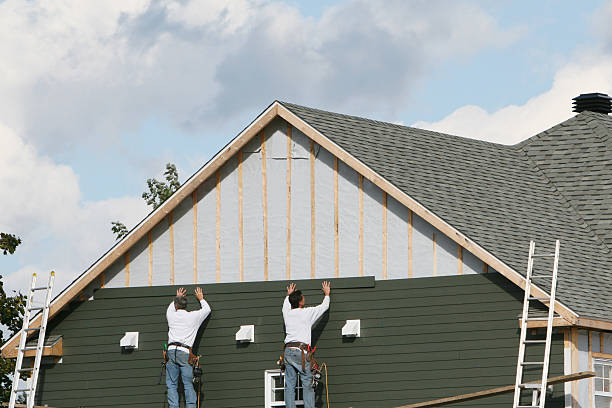 Professional Siding technician working in Wellington, OH